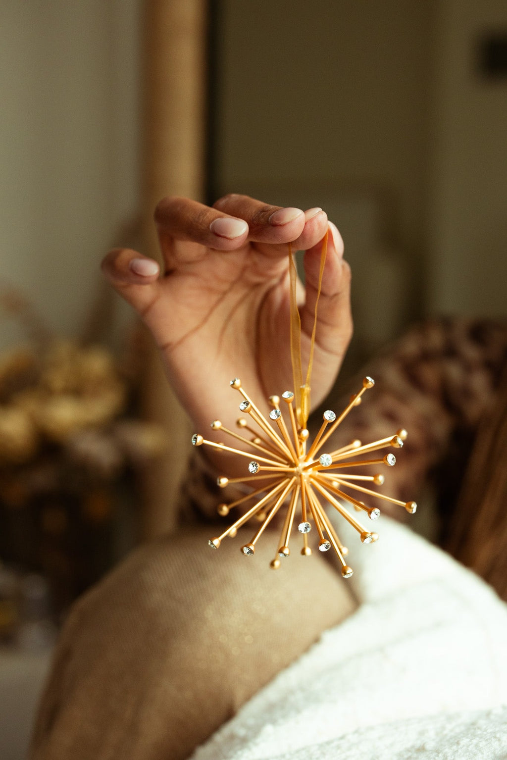 ONYA ORNAMENT