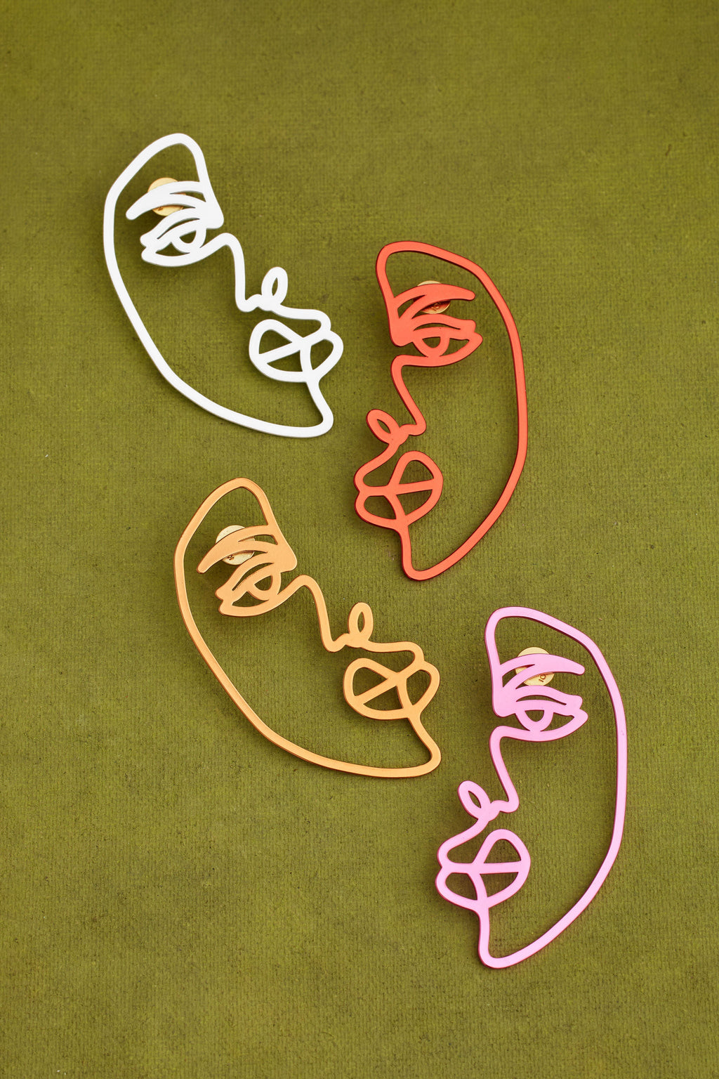 BELA EARRING