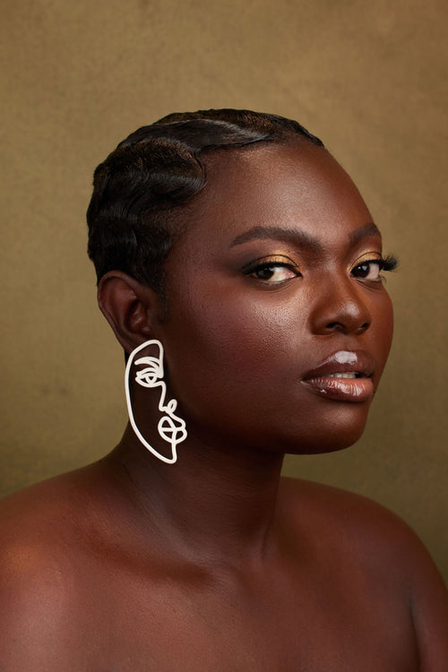 BELA EARRING