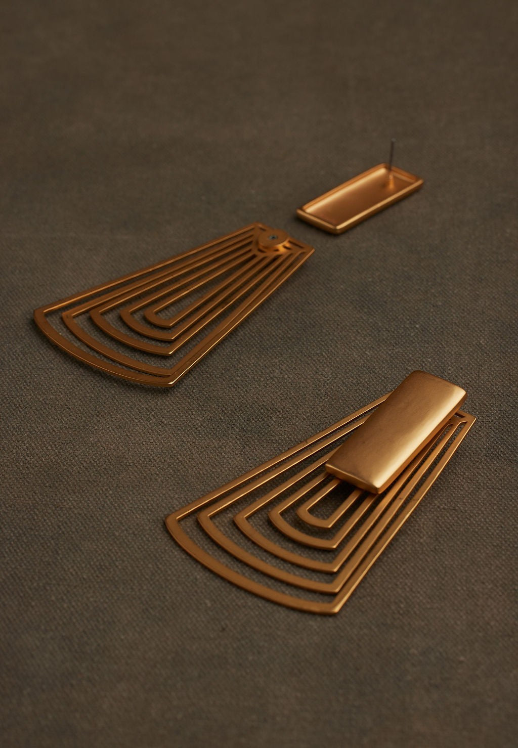 IZAN EARRING