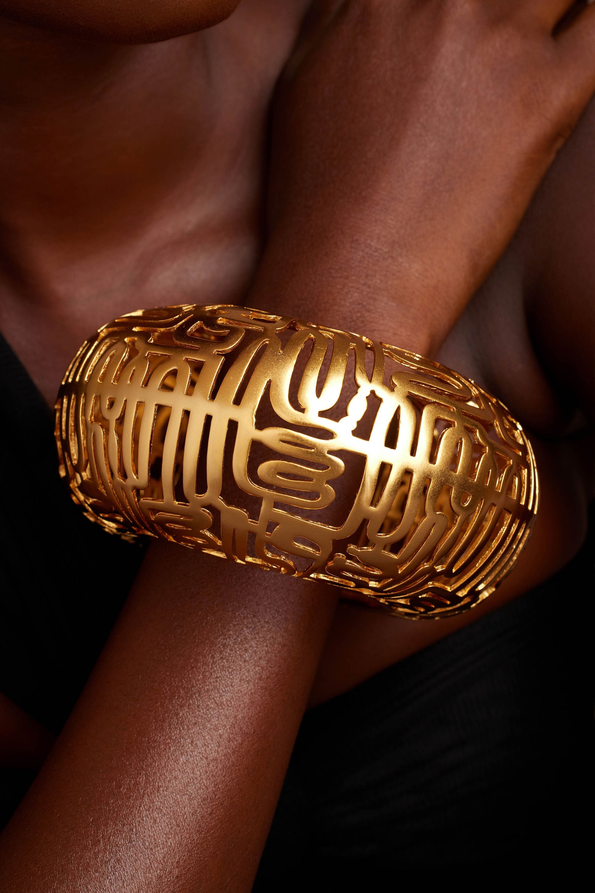 JOMO BANGLE