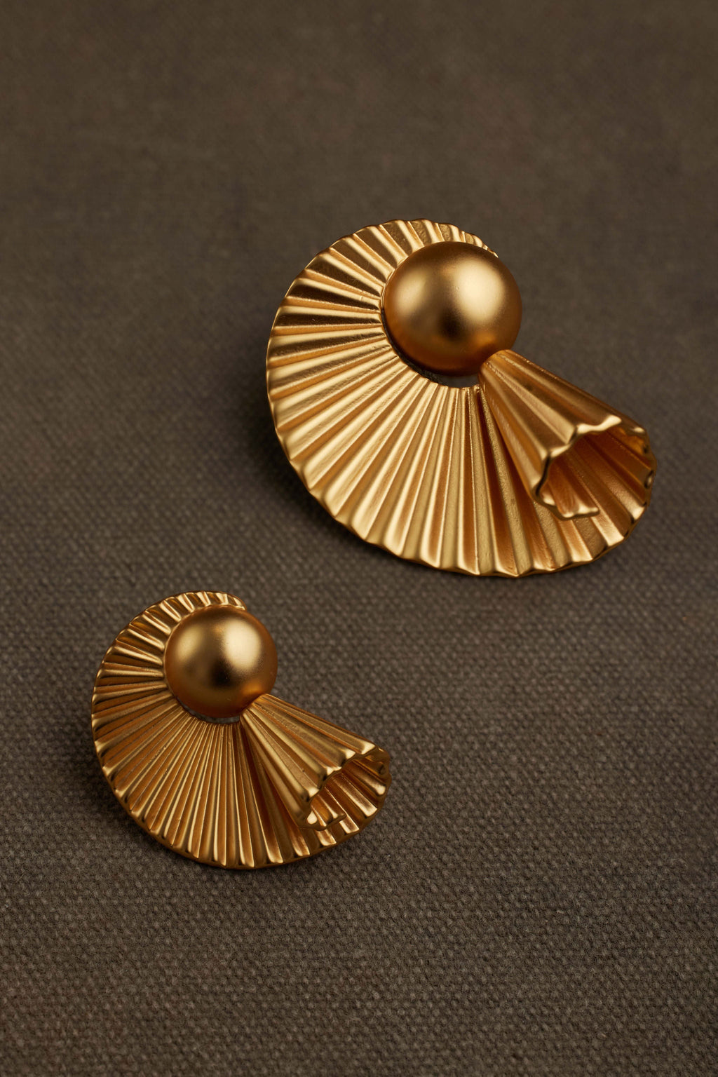 LOTU EARRING
