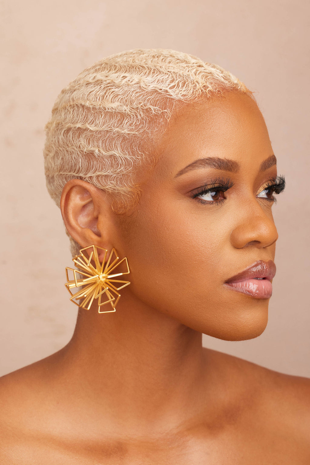 NADA EARRING