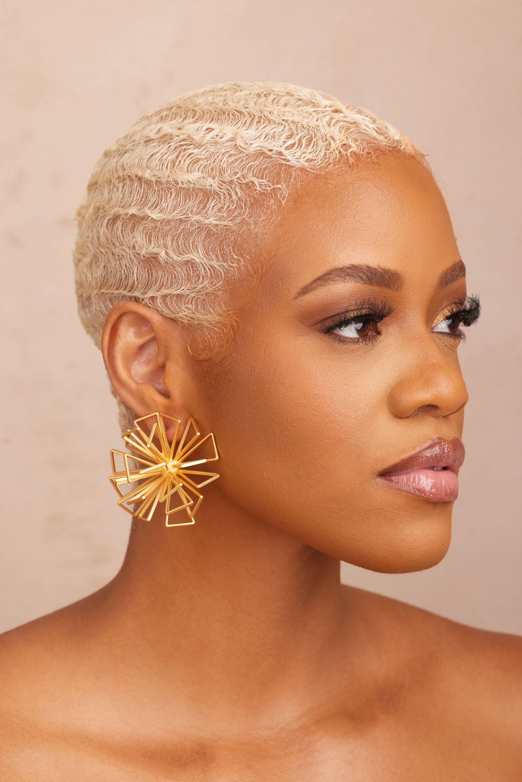 NADA EARRING