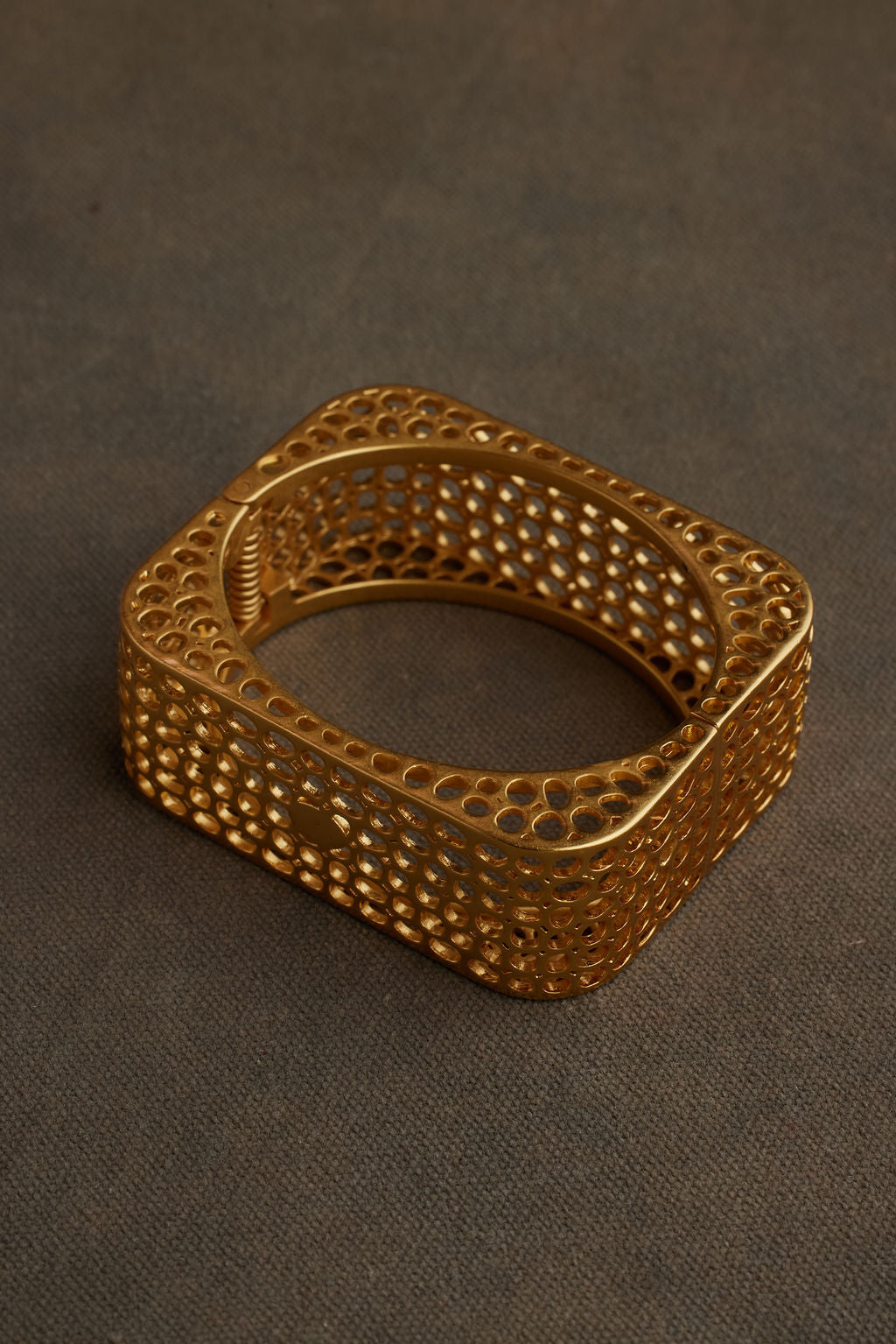 NESS BANGLE