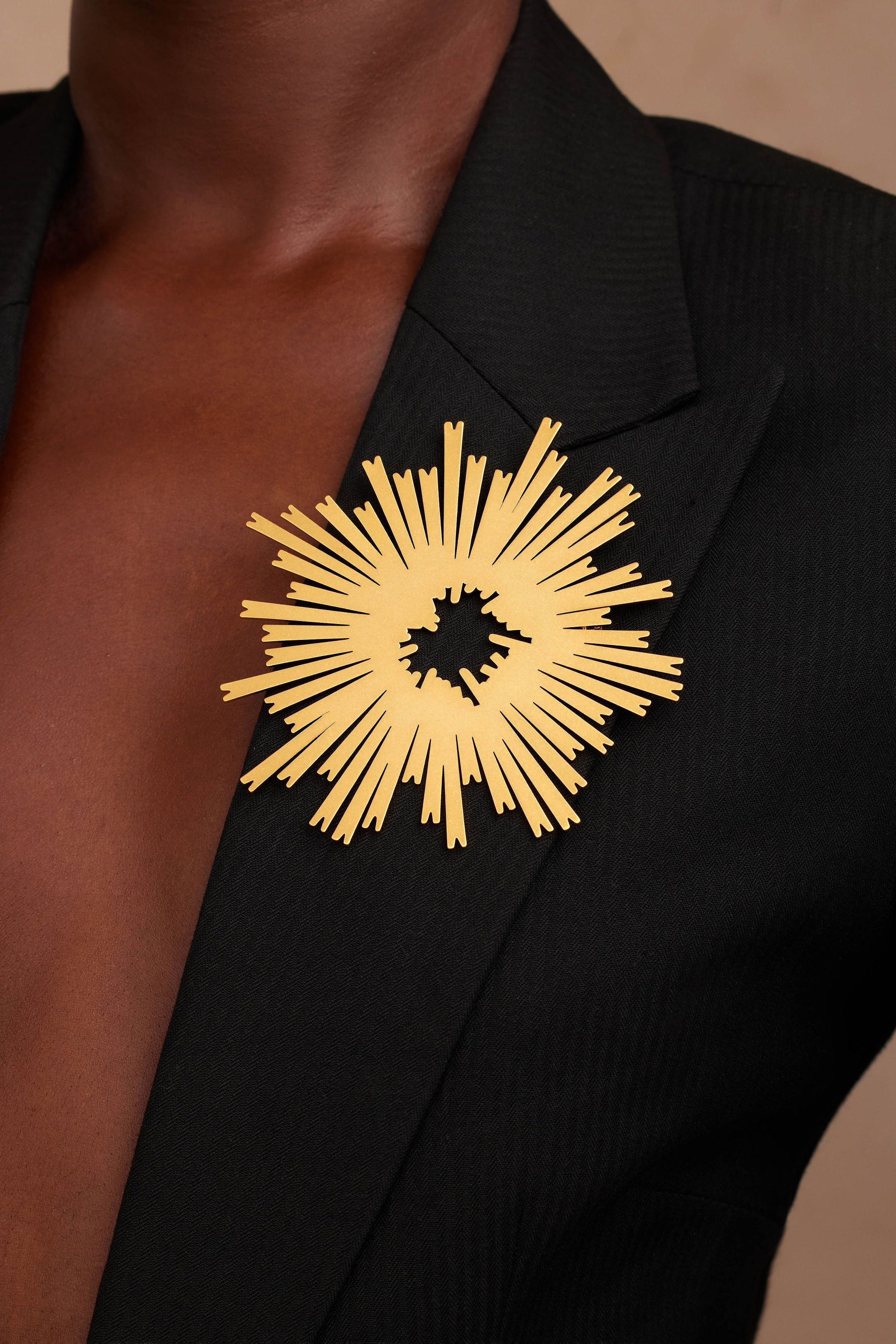 RIZA BROOCH