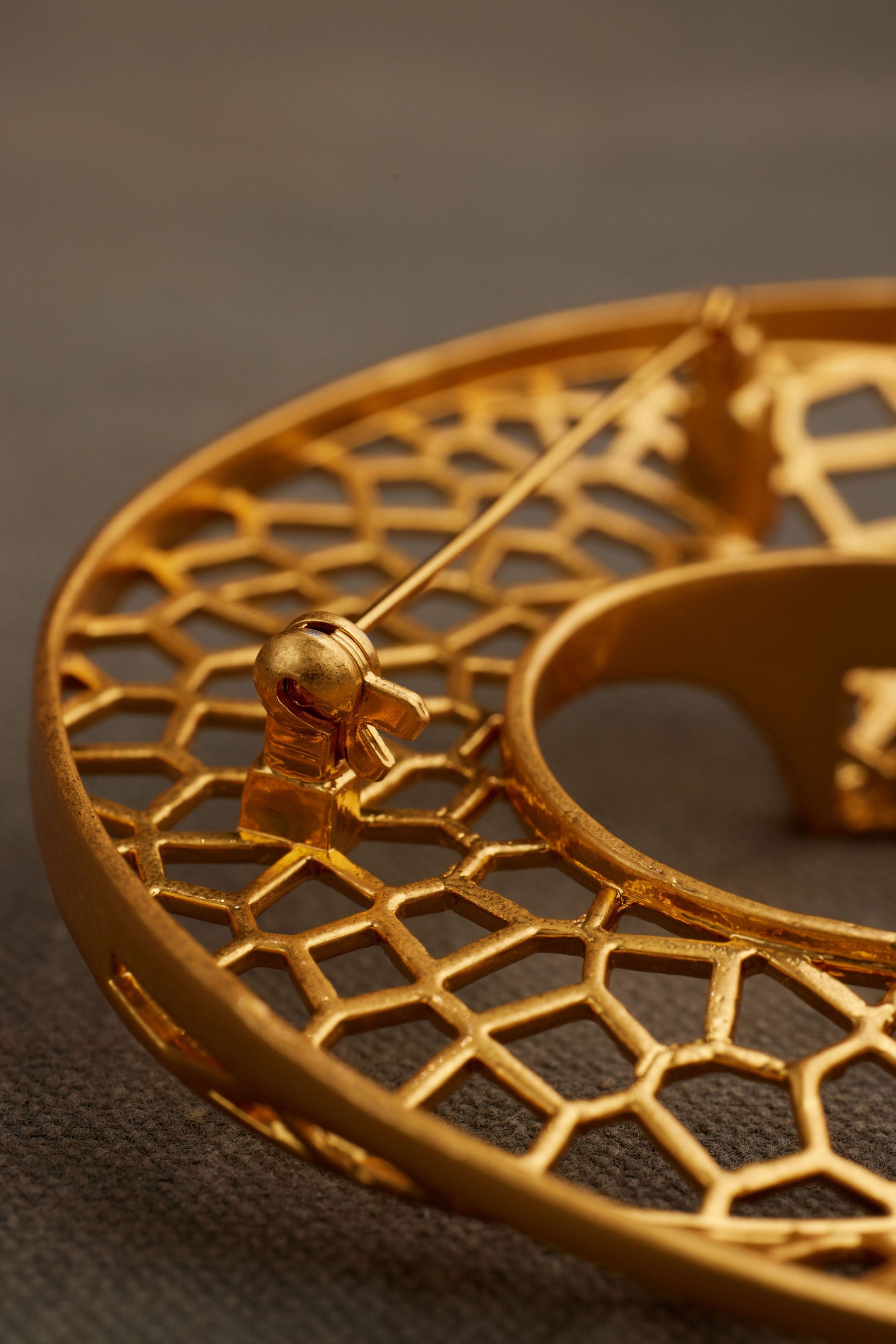 UDIO BROOCH